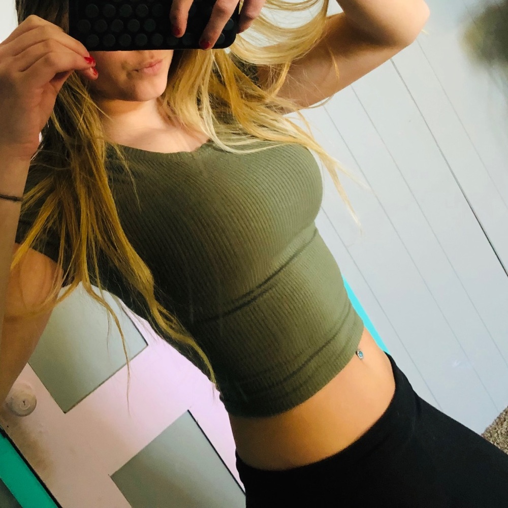 Womans crop-top